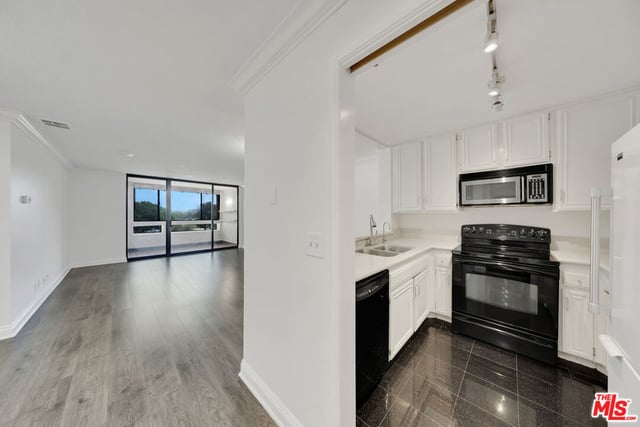 121 S Hope Street 429, Los Angeles, CA 90012 — photo 10 of 45