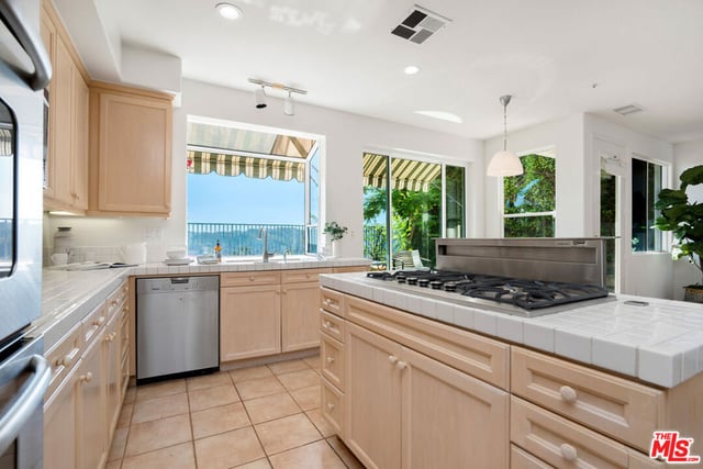 16632 Calle Jermaine, Pacific Palisades, CA 90272 — photo 7 of 37