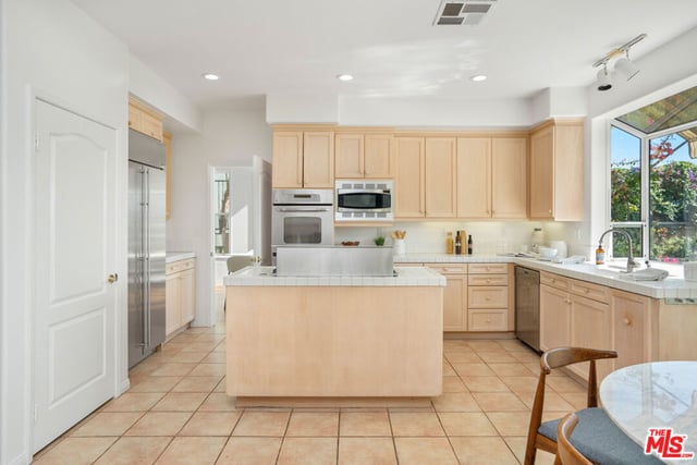 16632 Calle Jermaine, Pacific Palisades, CA 90272 — photo 9 of 37