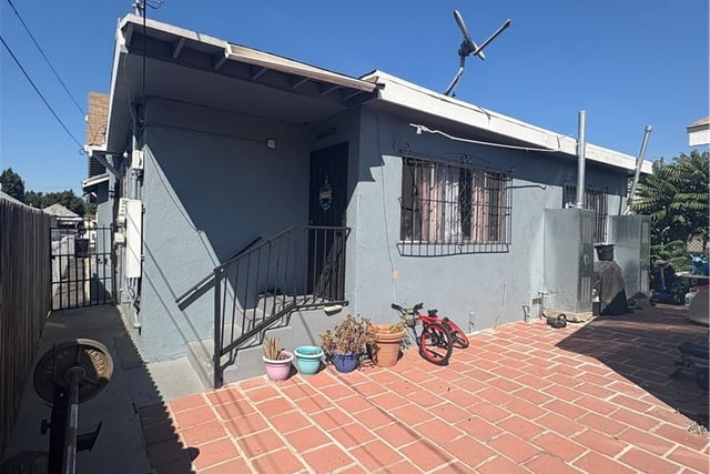 1266 E E 50th street, Los Angeles, CA 90011 — photo 10 of 19