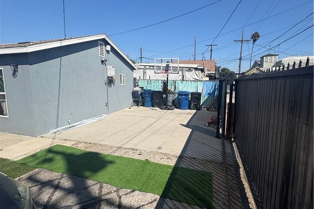 1266 E E 50th street, Los Angeles, CA 90011 — photo 12 of 19