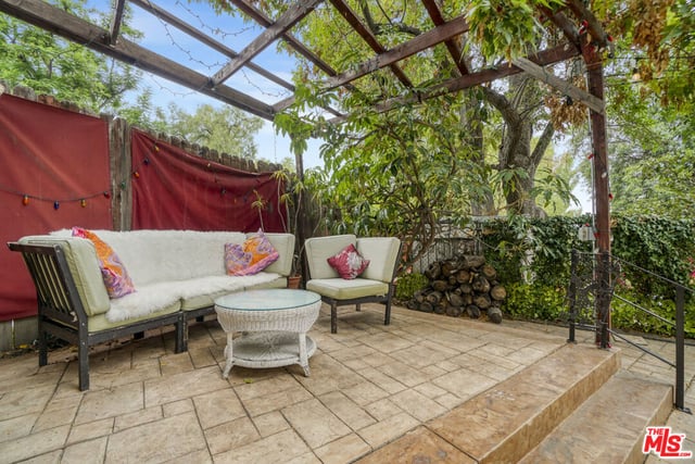 22460 Venido Road, Woodland Hills, CA 91364 — photo 19 of 27
