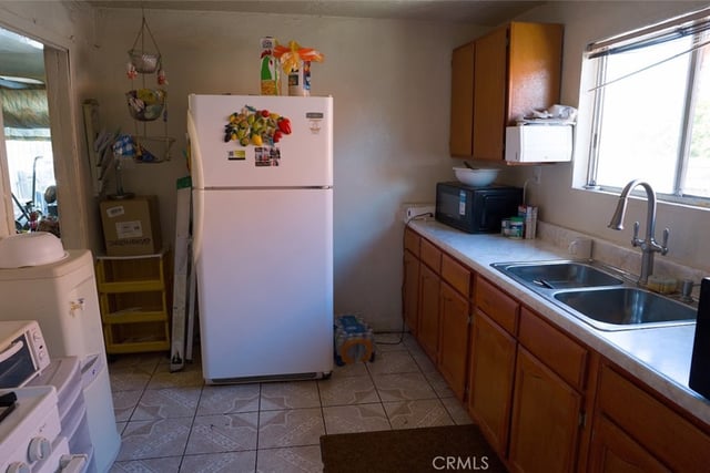 226 E 105th Street, Los Angeles, CA 90003 — photo 4 of 8