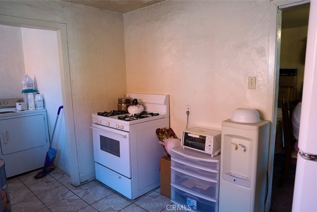 226 E 105th Street, Los Angeles, CA 90003 — photo 5 of 8