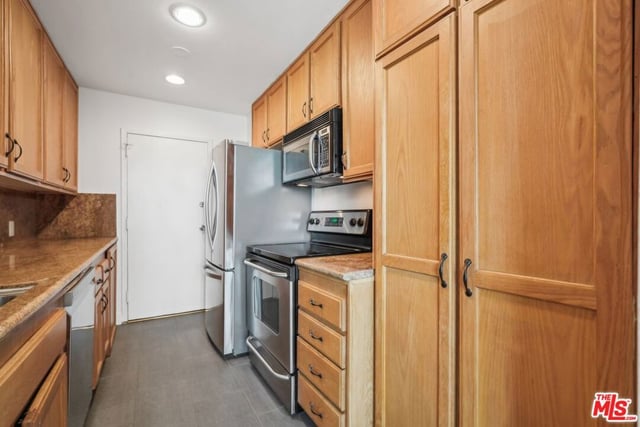 100 S Doheny Drive 501, Los Angeles, CA 90048 — photo 12 of 29