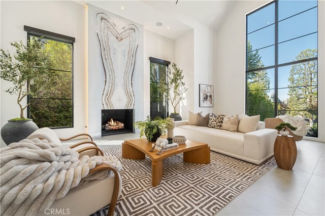 20620 Chatsboro Drive, Woodland Hills, CA 91364 — photo 8 of 75