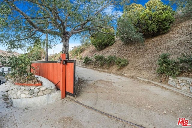 2070 Lilac Lane, Glendale, CA 91206 — photo 44 of 47