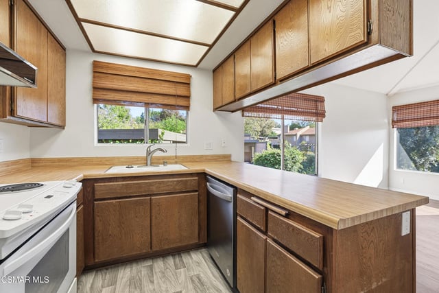 245 Oakleaf Drive 205, Thousand Oaks, CA 91360 — photo 10 of 30