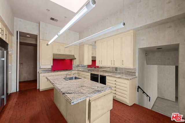 1255 Delresto Drive, Beverly Hills, CA 90210 — photo 15 of 20