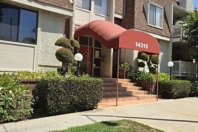14315 Riverside Drive 105, Sherman Oaks, CA 91423 — photo 32 of 51