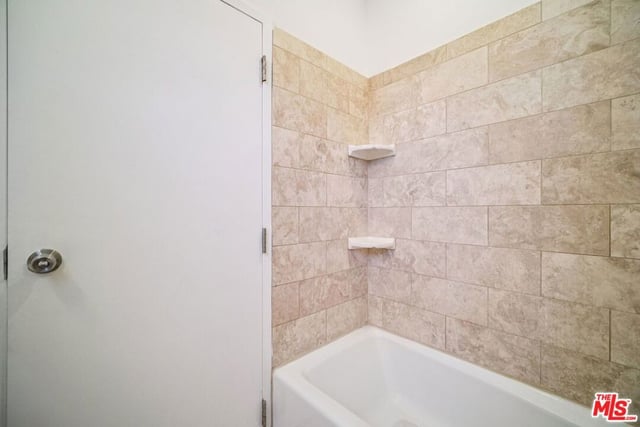 717 N Highland Avenue 13, Los Angeles, CA 90038 — photo 18 of 46
