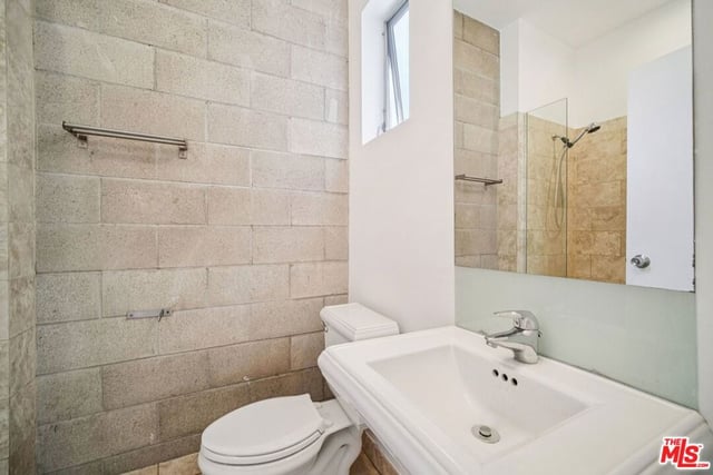 717 N Highland Avenue 13, Los Angeles, CA 90038 — photo 19 of 46
