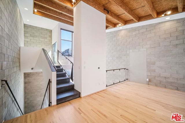 717 N Highland Avenue 13, Los Angeles, CA 90038 — photo 21 of 46