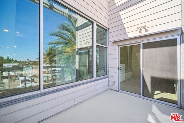 717 N Highland Avenue 13, Los Angeles, CA 90038 — photo 26 of 46