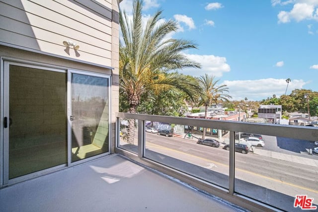717 N Highland Avenue 13, Los Angeles, CA 90038 — photo 27 of 46