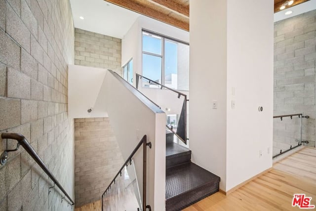 717 N Highland Avenue 13, Los Angeles, CA 90038 — photo 33 of 46