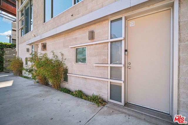 717 N Highland Avenue 13, Los Angeles, CA 90038 — photo 4 of 46