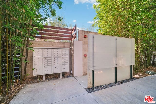 717 N Highland Avenue 13, Los Angeles, CA 90038 — photo 45 of 46
