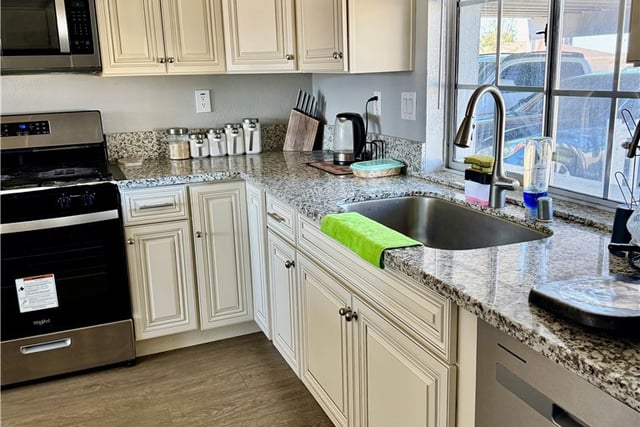 16622 Mossdale, Lancaster, CA 93535 — photo 7 of 30