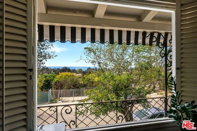 16177 Alcima Avenue, Pacific Palisades, CA 90272 — photo 8 of 34