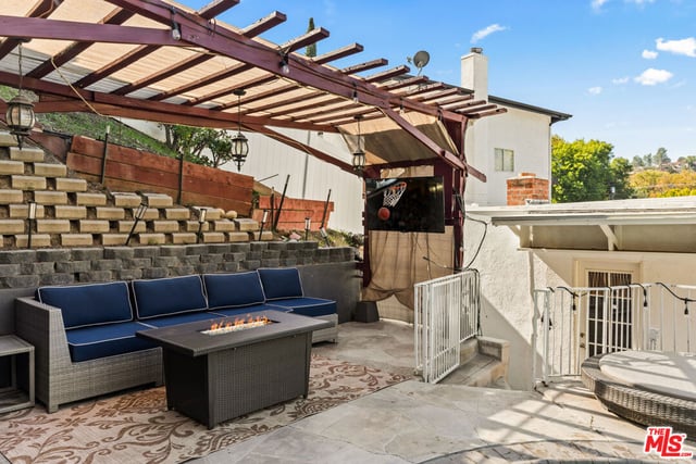 5154 Don Pio Drive, Woodland Hills, CA 91364 — photo 28 of 32