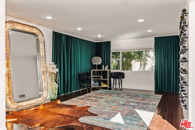 5154 Don Pio Drive, Woodland Hills, CA 91364 — photo 4 of 32