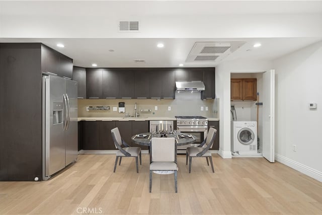 2939 Leeward Avenue 311, Los Angeles, CA 90005 — photo 4 of 27