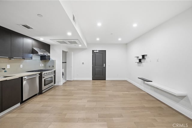2939 Leeward Avenue 311, Los Angeles, CA 90005 — photo 6 of 27