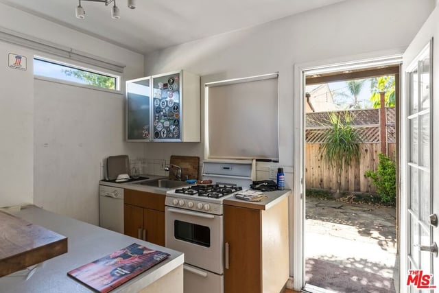 107 S Gardner Street, Los Angeles, CA 90036 — photo 24 of 28