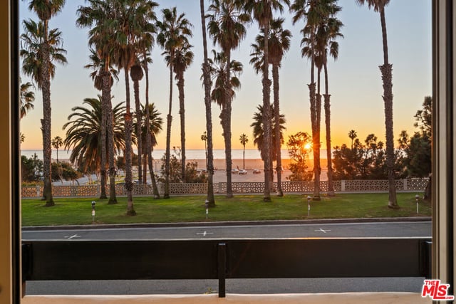 2221 Ocean Avenue 101, Santa Monica, CA 90405 — photo 24 of 26