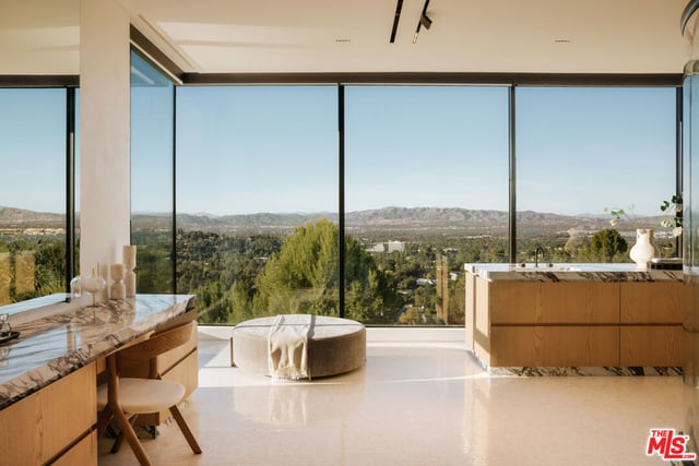 16187 Royal Oak Road, Encino, CA 91436 — photo 17 of 40