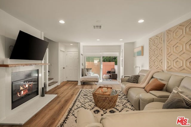 922 Lincoln Boulevard 2, Santa Monica, CA 90403 — photo 2 of 14