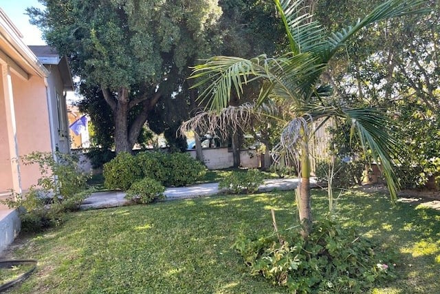11143 Emelita, North Hollywood, CA 91601 — photo 4 of 25