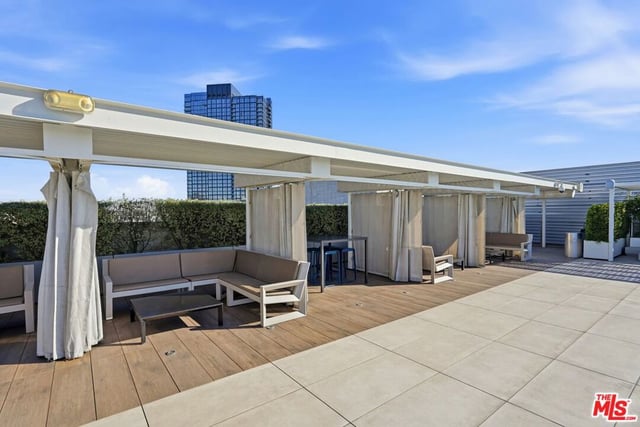 530 S Hewitt Street 533, Los Angeles, CA 90013 — photo 37 of 57