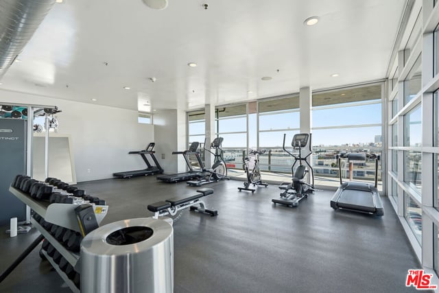 530 S Hewitt Street 533, Los Angeles, CA 90013 — photo 40 of 57