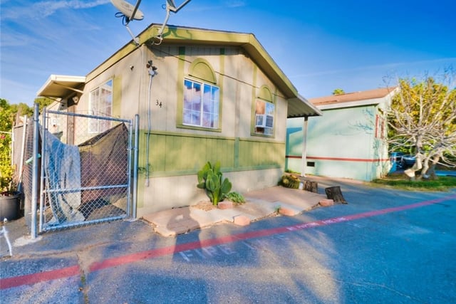 23450 Newhall SPC 34, Newhall, CA 91321 — photo 10 of 17
