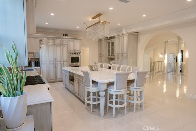 1135 E Verdugo Avenue, Burbank, CA 91501 — photo 4 of 63