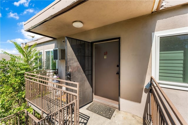 7135 Coldwater Canyon Avenue 16, North Hollywood, CA 91605 — photo 3 of 20