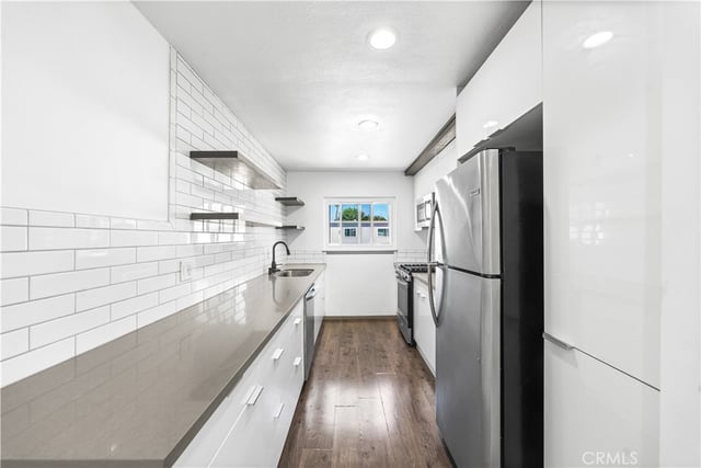 7135 Coldwater Canyon Avenue 16, North Hollywood, CA 91605 — photo 5 of 20