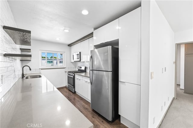7135 Coldwater Canyon Avenue 16, North Hollywood, CA 91605 — photo 6 of 20