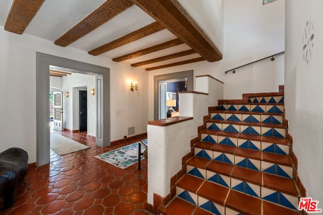 211 S Muirfield Road, Los Angeles, CA 90004 — photo 7 of 38