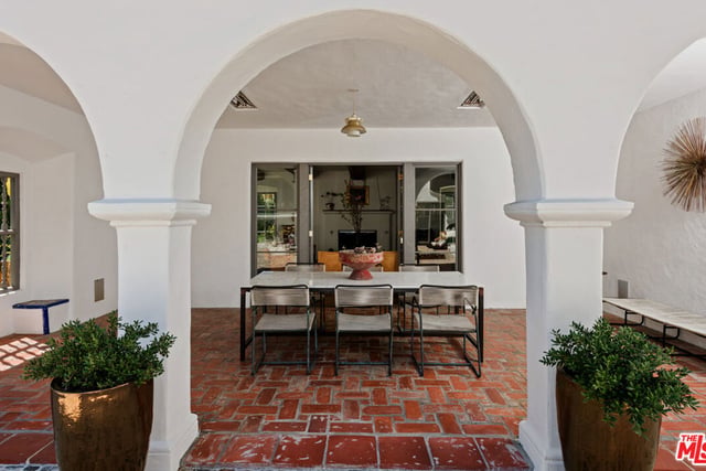 211 S Muirfield Road, Los Angeles, CA 90004 — photo 8 of 38