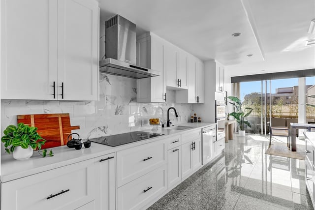 1333 S Beverly Glen Boulevard 402, Los Angeles, CA 90024 — photo 7 of 34