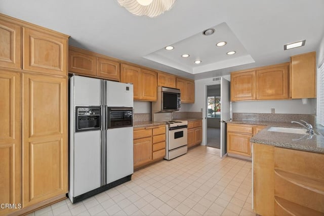 17164 Village 17, Camarillo, CA 93012 — photo 11 of 52