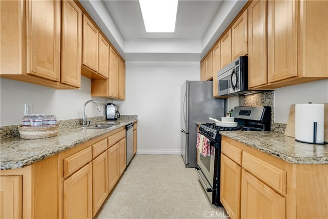 10623 Moorpark Street 1, Toluca Lake, CA 91602 — photo 11 of 35