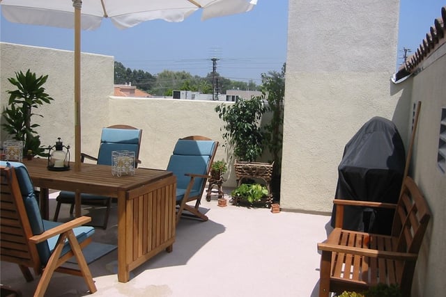 10623 Moorpark Street 1, Toluca Lake, CA 91602 — photo 2 of 35