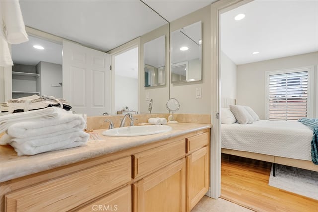 10623 Moorpark Street 1, Toluca Lake, CA 91602 — photo 20 of 35