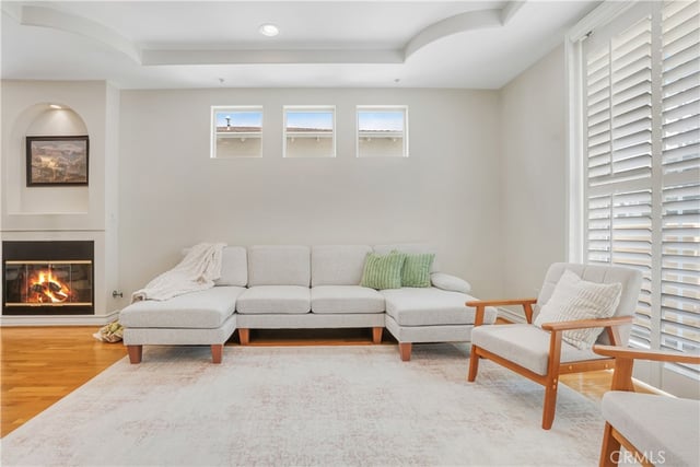10623 Moorpark Street 1, Toluca Lake, CA 91602 — photo 5 of 35