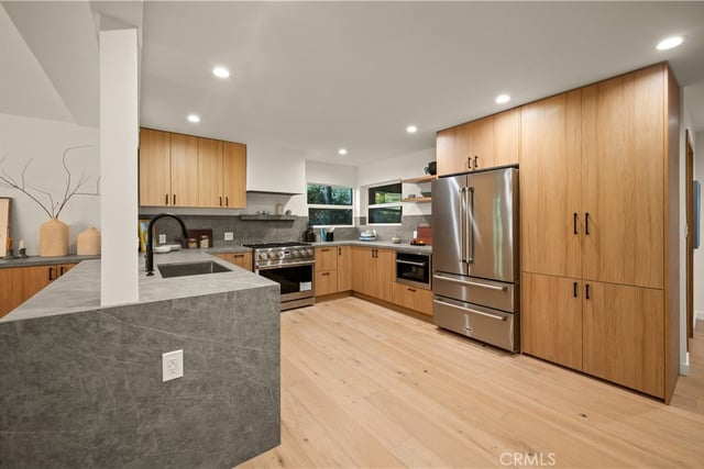 3947 Sumac Drive, Sherman Oaks, CA 91403 — photo 10 of 23