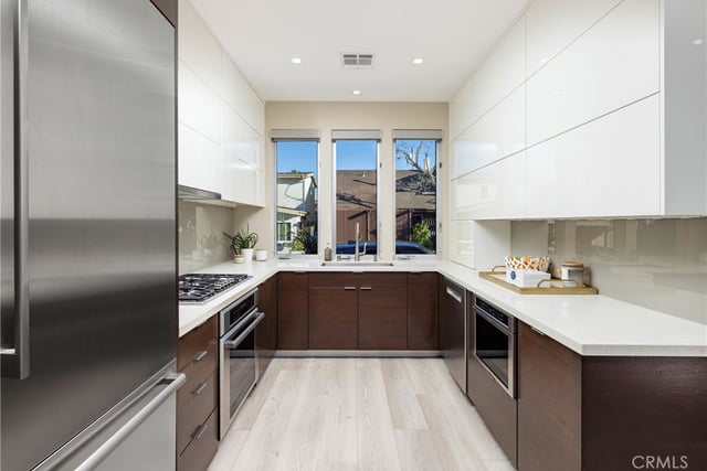 29 W Neapolitan, Long Beach, CA 90803 — photo 9 of 23
